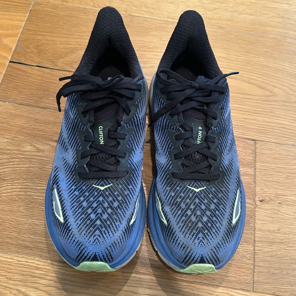 HOKA Clifton 9 size 8.5B